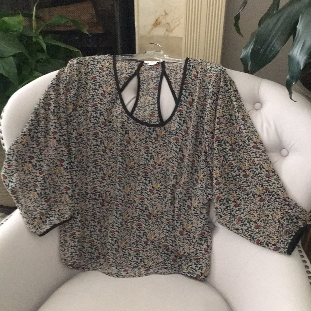 Light material blouse